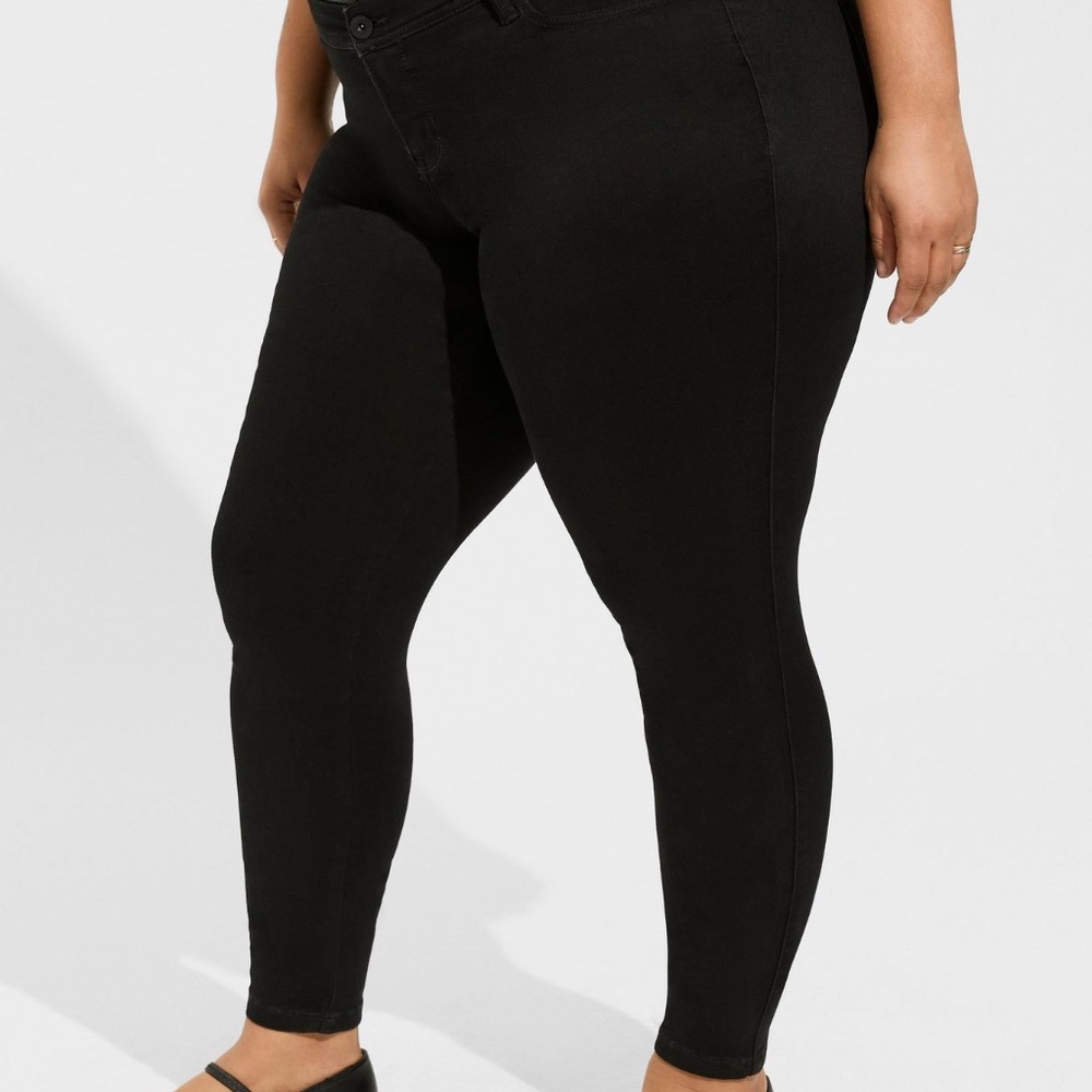Torrid - Luxe Skinny Jean - Sateen Stretch Black - NWT Sz 16